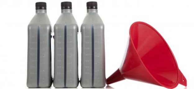 Tempe Auto Repair: How Synthetic Blend Motor Oil Can Save You Money In the Long Run
